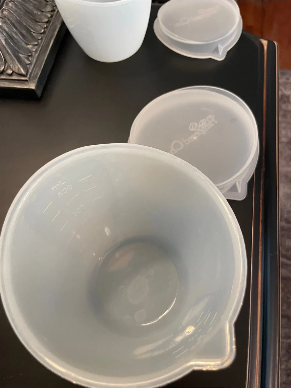 Like New The Pampered Chef Set of 3 Silicone Prep Measuring Bowls with Lids
